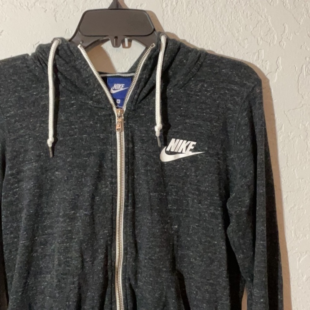 Women’s Nike Dark Heather Gray Zip Up Hooded Jacket with Pockets Size Medium - Picture 2 of 6